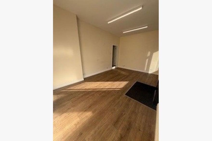 10 North Albert St, Fleetwood for lease Interior Photo- Image 1 of 6