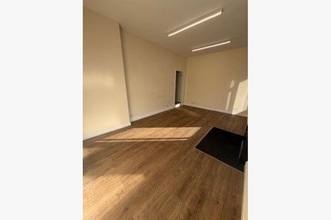 10 North Albert St, Fleetwood for lease Interior Photo- Image 1 of 6