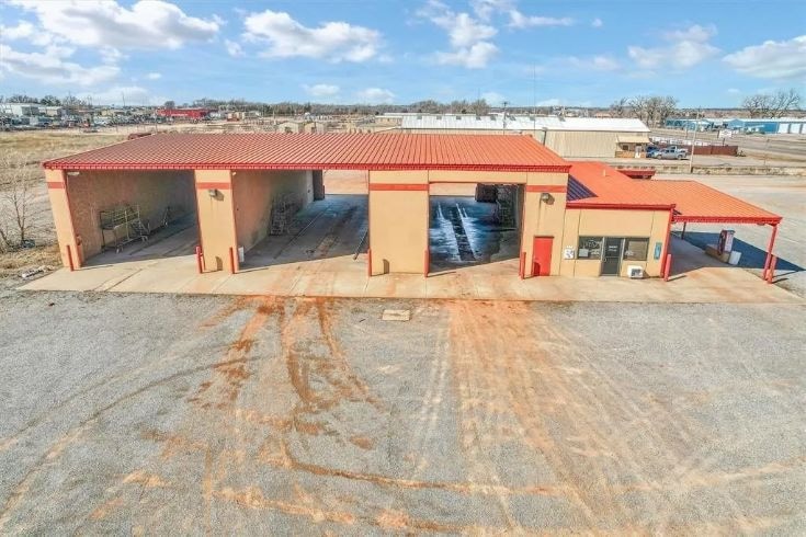 Truck Wash Portfolio portfolio of 2 properties for sale on LoopNet.ca Primary Photo- Image 1 of 3