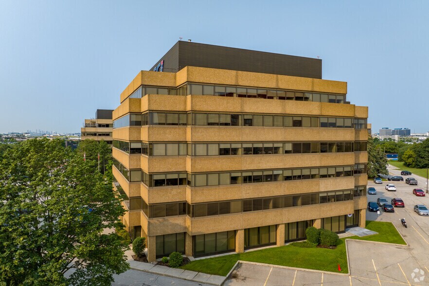 180 Attwell Dr, Toronto, ON à louer - Photo du bâtiment - Image 2 de 4