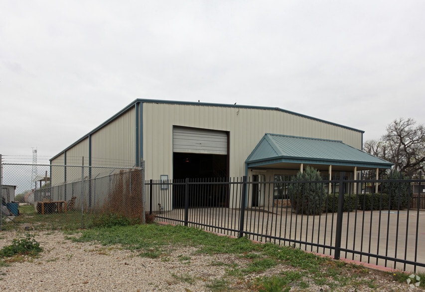 2206 Joe Field Rd, Dallas, TX for sale - Primary Photo - Image 1 of 8