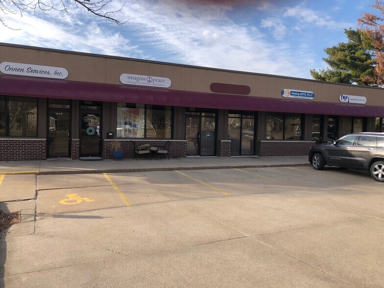 8435 University Blvd, Clive, IA à vendre - Photo du bâtiment - Image 3 de 8