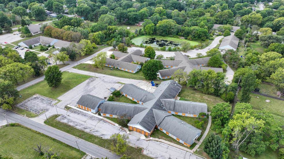 11400 Hidden Lake Dr, Kansas City, MO for sale - Aerial - Image 3 of 4