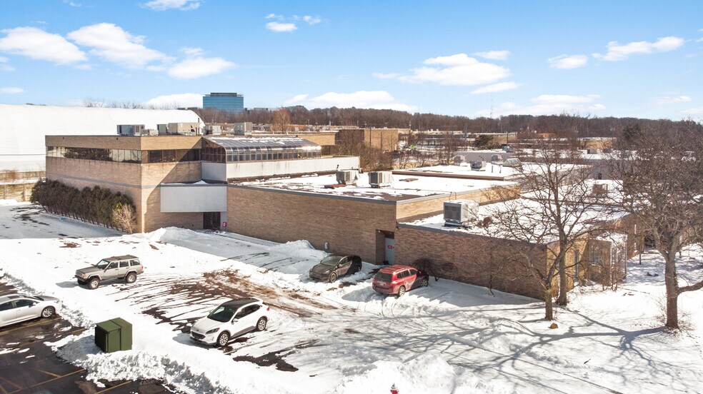 23330 Commerce Park, Beachwood, OH à vendre - Photo du bâtiment - Image 2 de 26