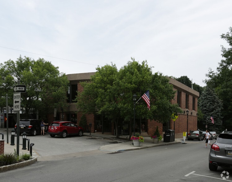 1 Station Cir, Narberth, PA for sale - Building Photo - Image 2 of 4
