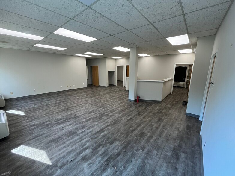 632 Montgomery Ave, Narberth, PA à louer - Photo du bâtiment - Image 2 de 5