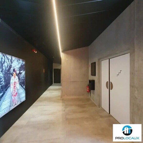 Office in Grenoble for lease - Building Photo - Image 2 of 11