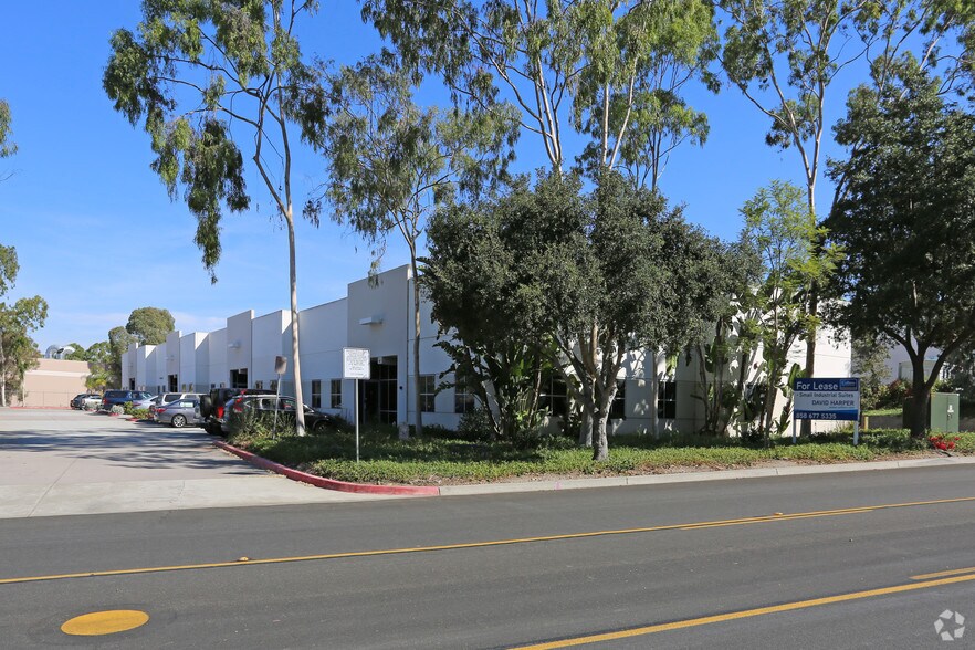 13670 Danielson St, Poway, CA à louer - Photo du bâtiment - Image 1 de 4