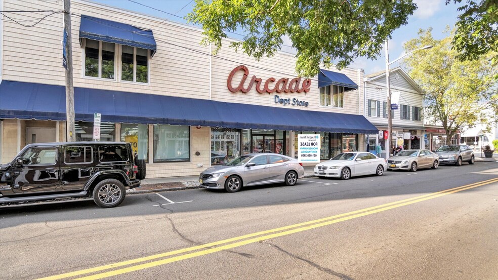 14 Front St, Greenport, NY à louer - Photo du bâtiment - Image 2 de 12