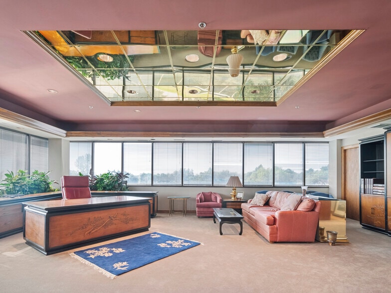 Teleflora Campus portefeuille de 4 propriétés à vendre sur LoopNet.ca - Photo intérieure - Image 3 de 14