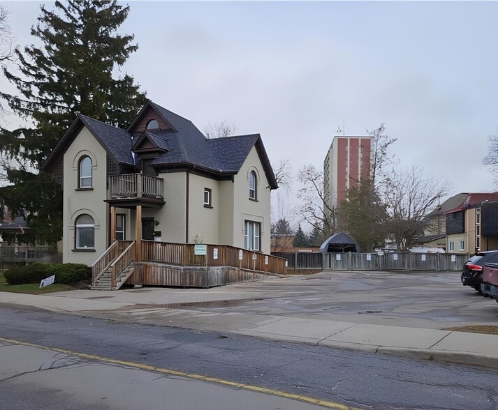 100 Lancaster St E, Kitchener, ON for lease - Building Photo - Image 2 of 3