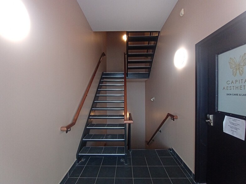 300 Terry Fox Dr, Ottawa, ON à vendre - Photo intérieure - Image 2 de 33