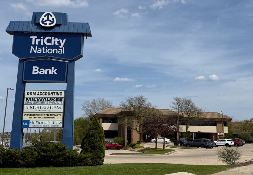 N96W18221 County Line Rd, Menomonee Falls, WI for lease - Primary Photo - Image 1 of 11