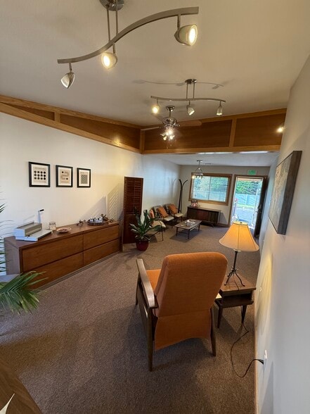 5619 Highland Rd, Waterford, MI for sale - Lobby - Image 3 of 10
