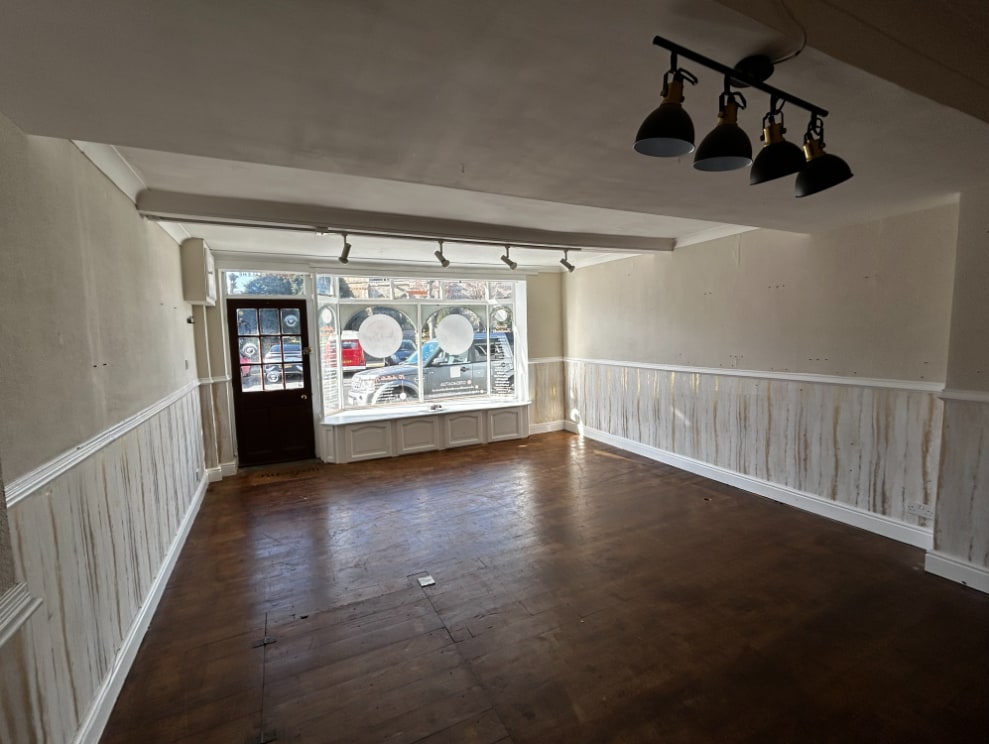 151-152C High St, Royal Wootton Bassett à louer Photo intérieure- Image 1 de 4