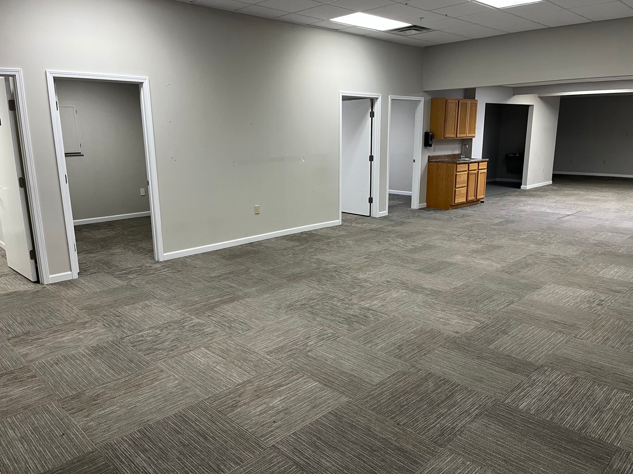 604 Old Liverpool Rd, Liverpool, NY à louer Photo du bâtiment- Image 1 de 12