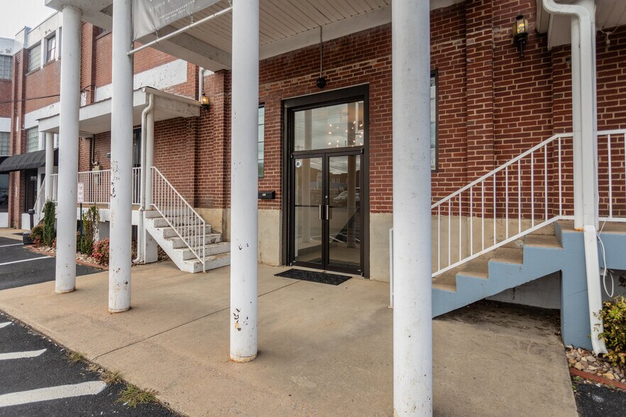 406 W Spotswood Trl, Elkton, VA à vendre - Photo du bâtiment - Image 3 de 35