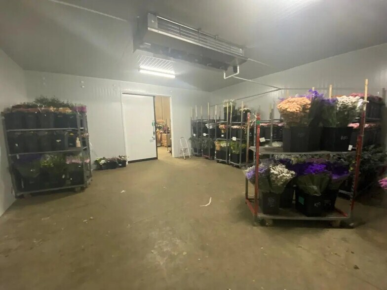 Flex in Saint-Denis for lease - Interior Photo - Image 3 of 15