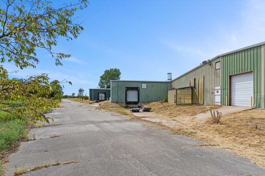 107 A St., Caney, KS for lease - Building Photo - Image 2 of 13