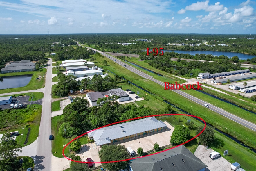 422 Martin Rd SE, Palm Bay, FL à vendre - Photo du bâtiment - Image 1 de 39