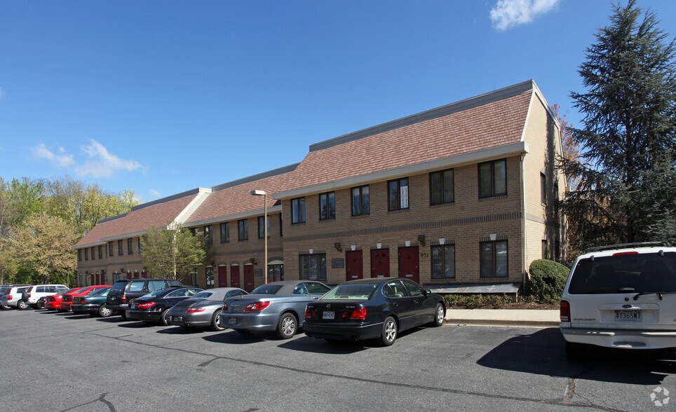 931-947 Russell Ave, Gaithersburg, MD à louer - Photo du bâtiment - Image 3 de 67