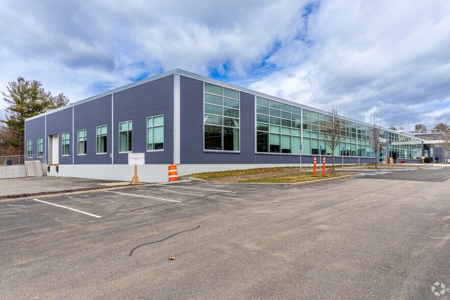 10 Maguire Rd, Lexington, MA à louer - Photo du bâtiment - Image 3 de 5