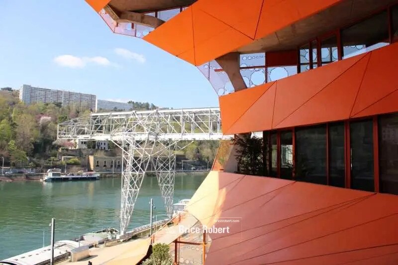 Office in Lyon for lease - Building Photo - Image 2 of 13