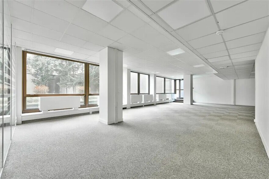 Office in Saint-Cloud for lease - Building Photo - Image 1 of 6