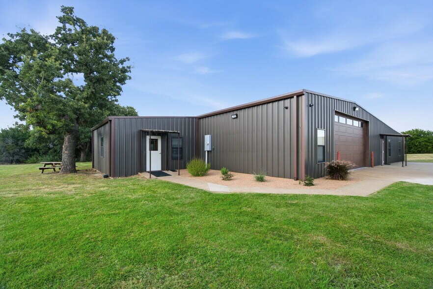 4711 S Highway 281, Mineral Wells, TX for sale - Primary Photo - Image 1 of 3
