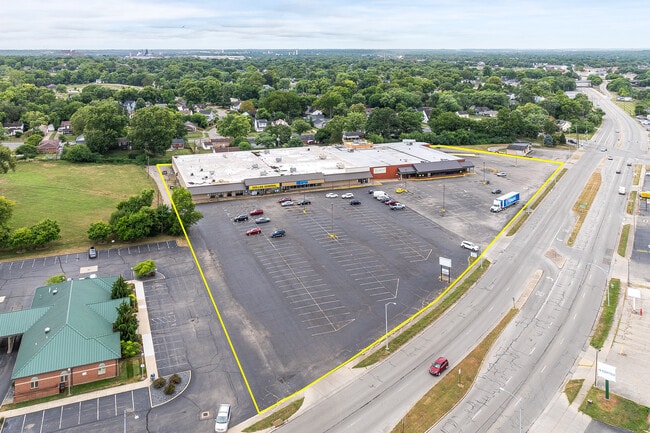 Plus de détails pour 621-675 N University Blvd, Middletown, OH - Commerce de détail aux enchères