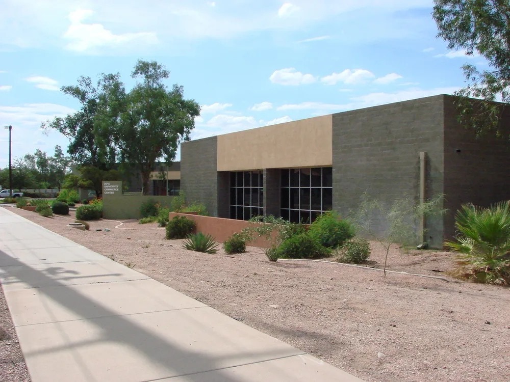2010 E University Dr, Tempe, AZ à louer Photo du bâtiment- Image 1 de 4
