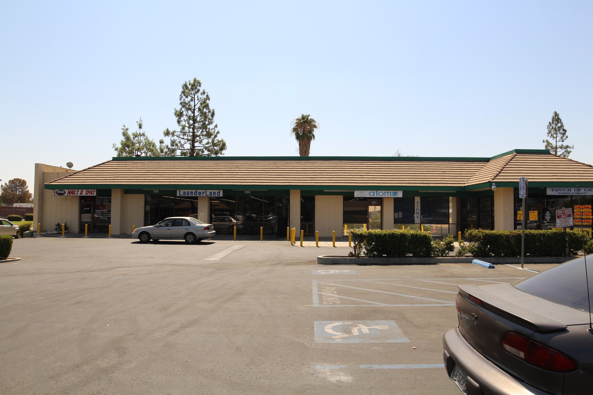 4601-4619 Wilson Rd, Bakersfield, CA for lease Building Photo- Image 1 of 8