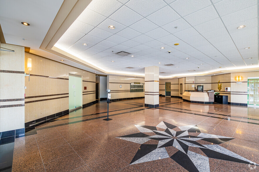 255 Boul Crémazie E, Montréal, QC for lease - Lobby - Image 3 of 5