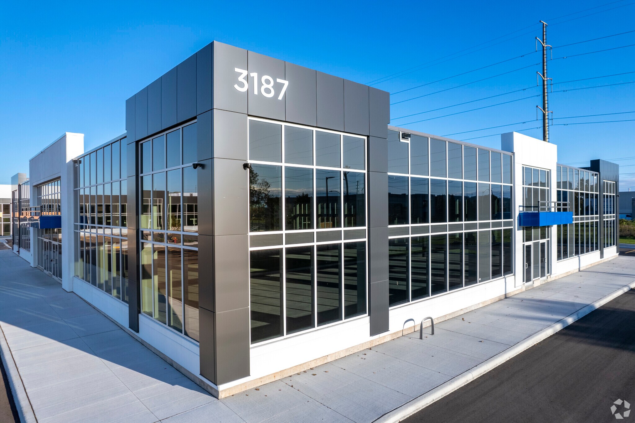 3187 Harvester Rd, Burlington, ON for sale Primary Photo- Image 1 of 1