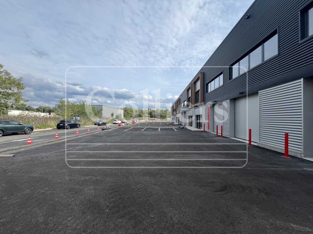 Flex in Manosque for lease Building Photo- Image 1 of 6