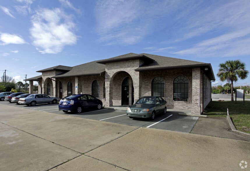 197 Bouganvillea Dr, Rockledge, FL for lease - Primary Photo - Image 1 of 16