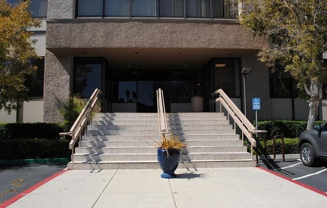 1190 S Victoria Ave, Ventura, CA à louer - Photo du bâtiment - Image 2 de 2