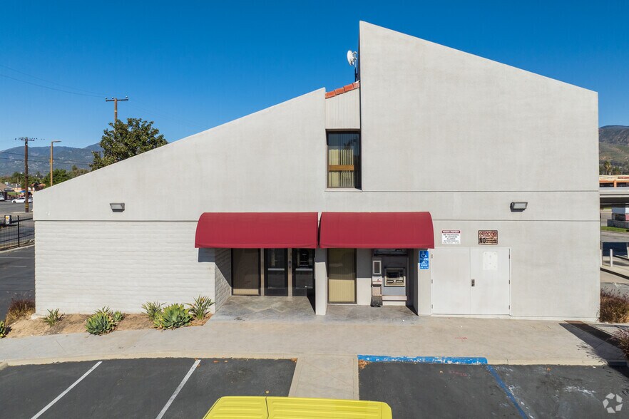 1555 E Highland Ave, San Bernardino, CA à louer - Photo du bâtiment - Image 2 de 4