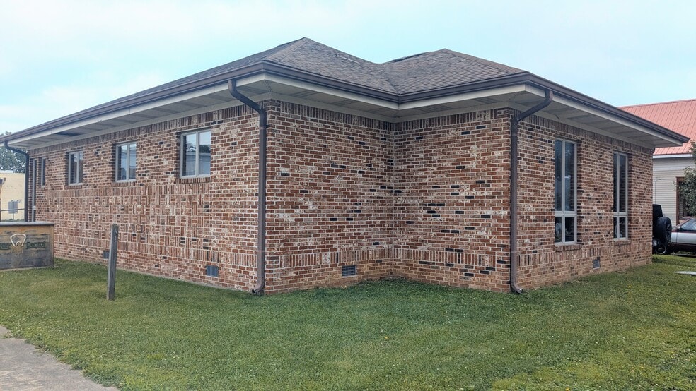 101 Cross St, Waveland, IN for sale - Building Photo - Image 3 of 15