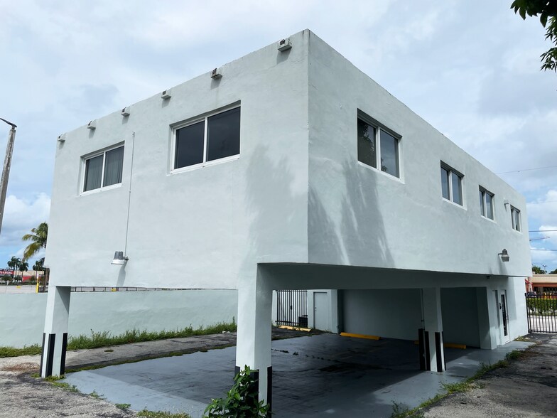 3670 NW 6th St, Miami, FL à louer - Photo du bâtiment - Image 3 de 24