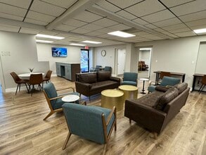 105 Lewis St, Fort Walton Beach, FL for lease Interior Photo- Image 2 of 6