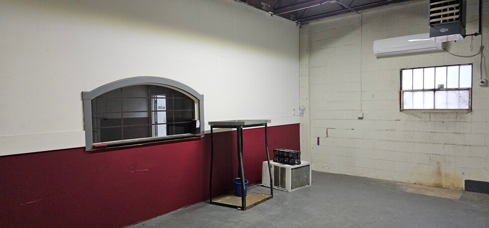 92 Lewis St, San Antonio, TX for lease - Building Photo - Image 3 of 7