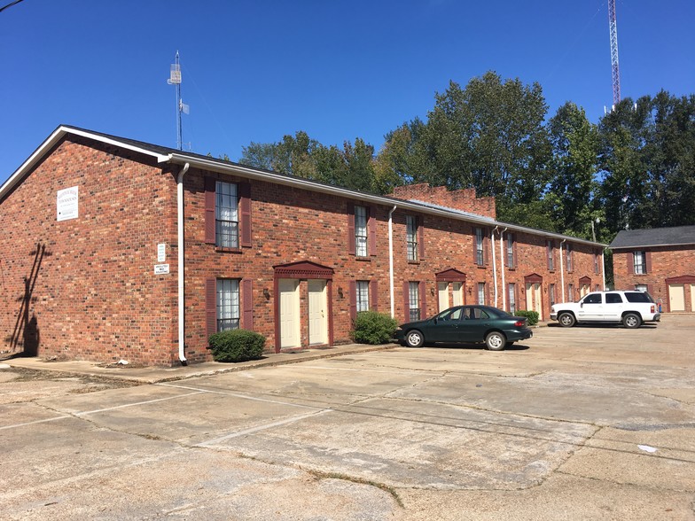 606 Yellow Jacket Dr, Starkville, MS à vendre - Photo du bâtiment - Image 1 de 1