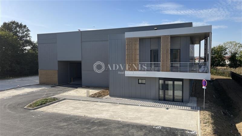 Flex in Chanteloup-en-Brie for sale - Building Photo - Image 2 of 12
