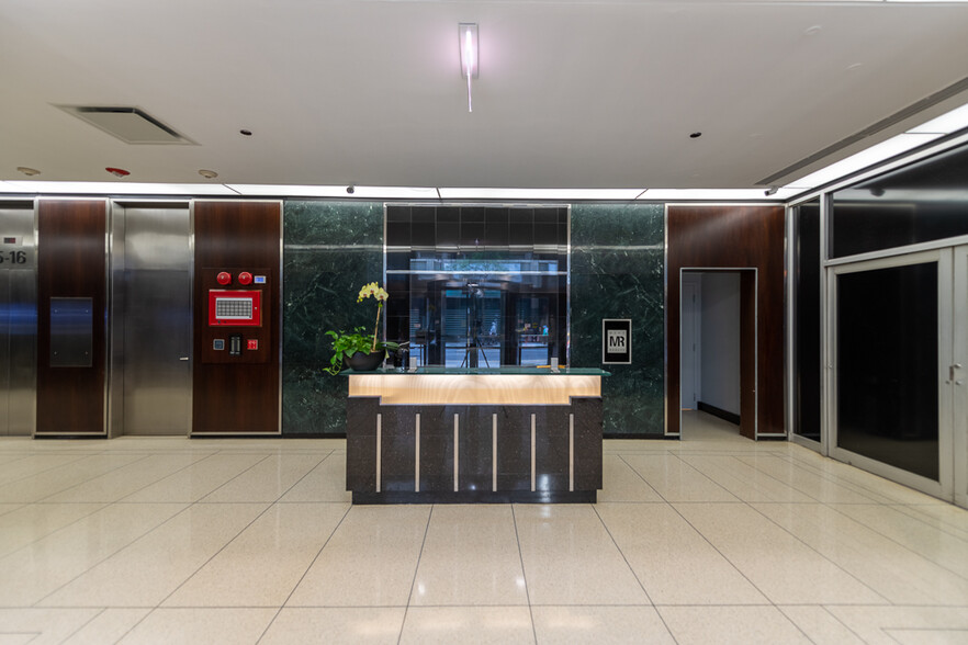 11 E Adams St, Chicago, IL for lease - Lobby - Image 3 of 6