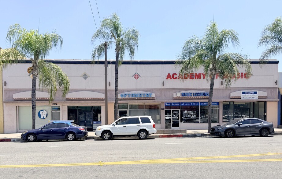 222-238 E Main St, Alhambra, CA à louer - Photo du bâtiment - Image 1 de 11