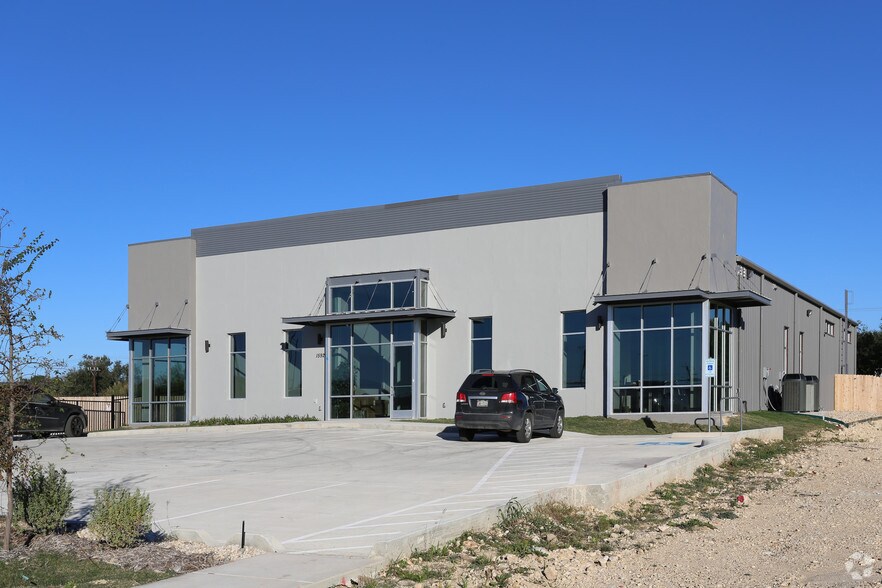 15926 University Oak, San Antonio, TX à louer - Photo du bâtiment - Image 3 de 9