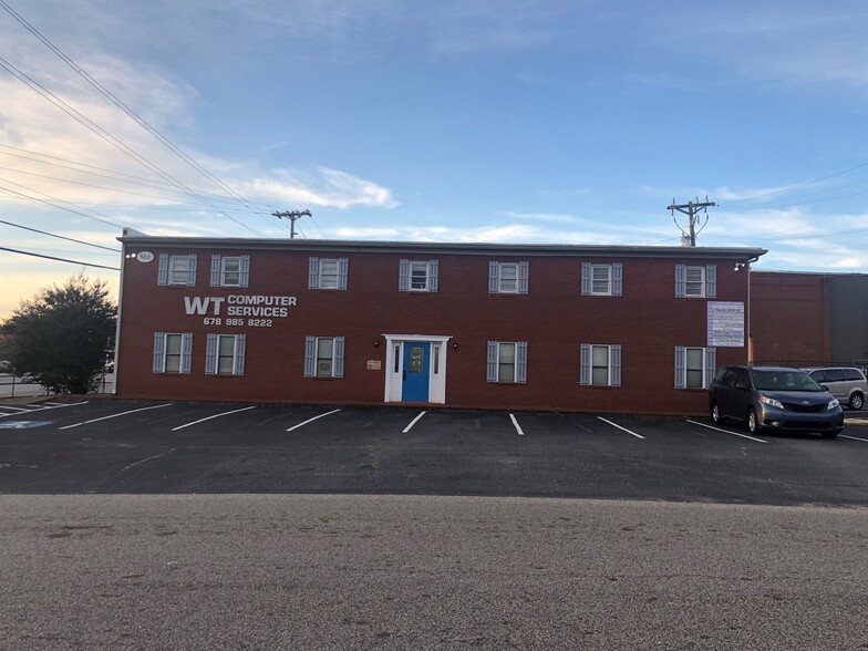 561 W Pike St, Lawrenceville, GA à louer - Photo du bâtiment - Image 1 de 2