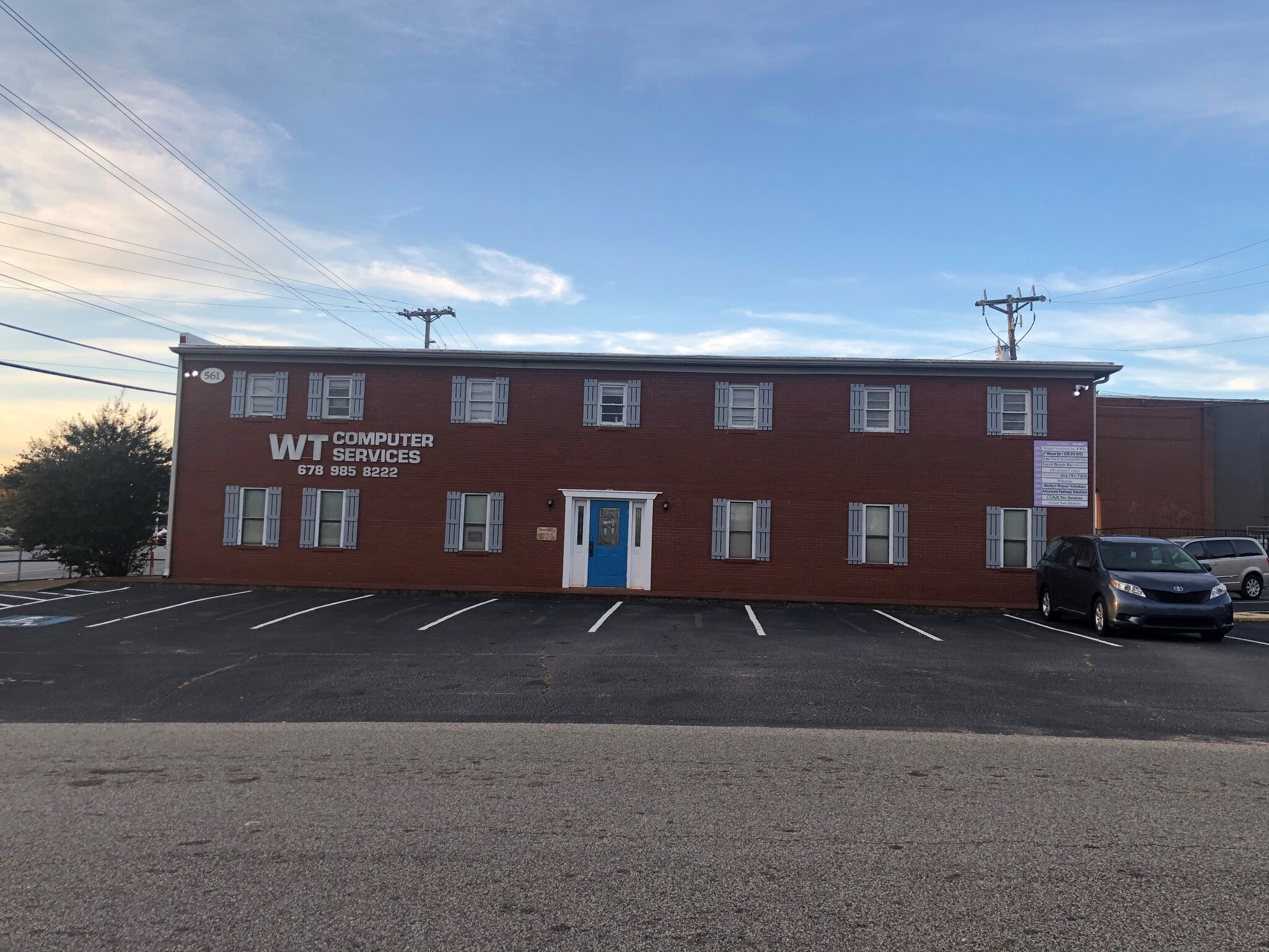 561 W Pike St, Lawrenceville, GA for lease Building Photo- Image 1 of 3