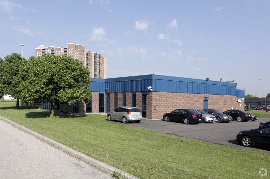 630 The East Mall, Toronto, ON for lease - Primary Photo - Image 1 of 2